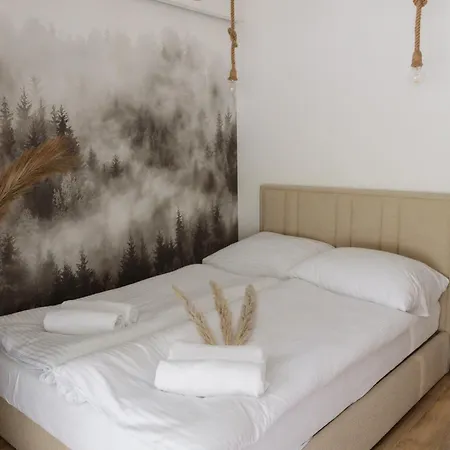 Holiday home W Szczerym Lesie - Z Sauna I Jacuzzi W Lesie Nad Jeziorem Mucharskim Dabrowka (Wadowice)